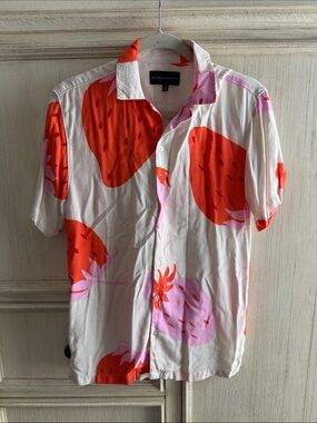 No Boundaries White Short-Sleeve Button-Up Shirt with Red & Pink Print